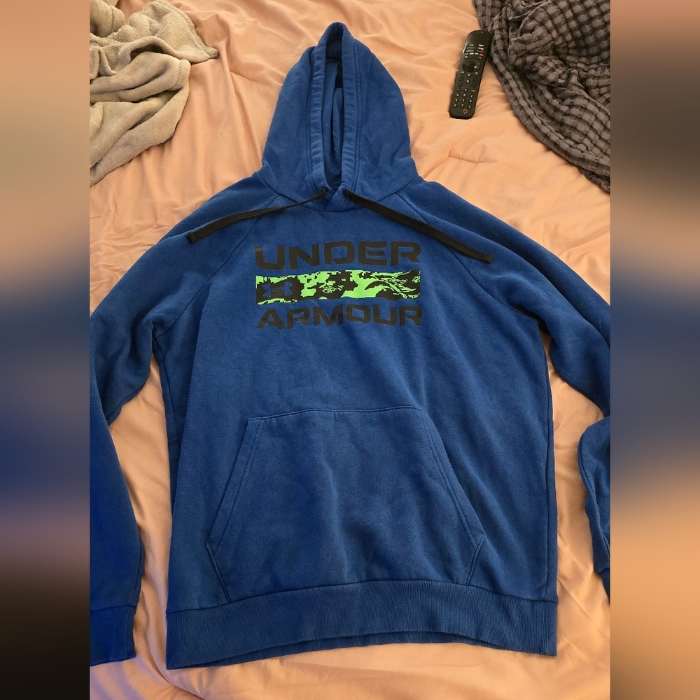 Women's Blue Under Armour Hoodie Size M.